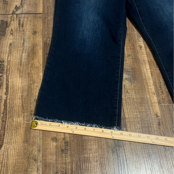 Judy Blue Jeans - Picture 9 of 10